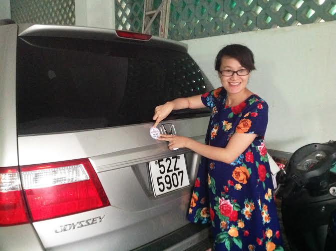Công[-]ty[-]TNHH[-]BIMI[-]hào[-]hứng[-]tham[-]gia[-]dán[-]sticker[-][-]"Không[-]xả[-]rác[-]bừa[-]bãi”